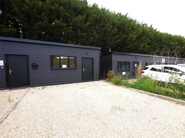Rayligh Road, CM12, photo 1