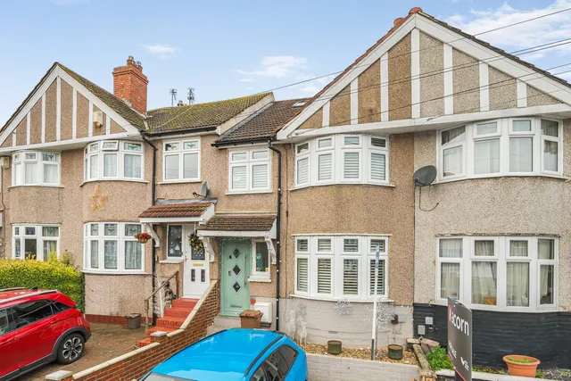 Collindale Avenue, DA8, photo 1