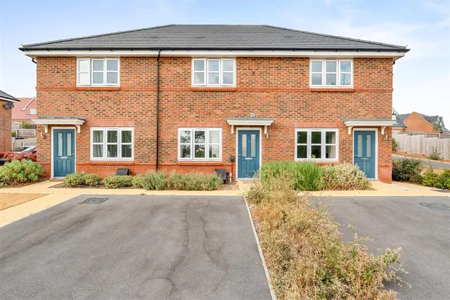 2 bedroom house — Merchant Crescent, Faringdon, SN7 7EQ