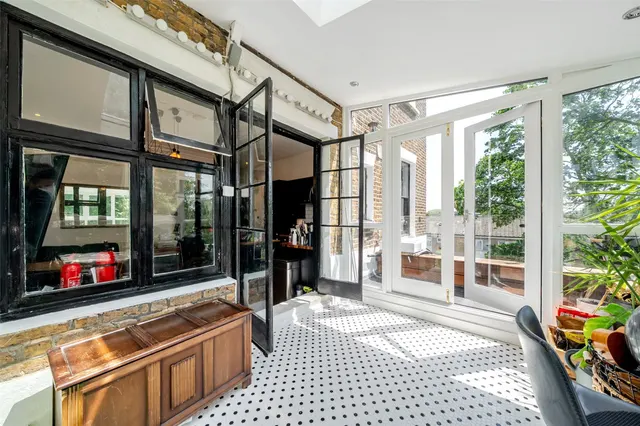 Photo 3 — Seymour Villas, SE20