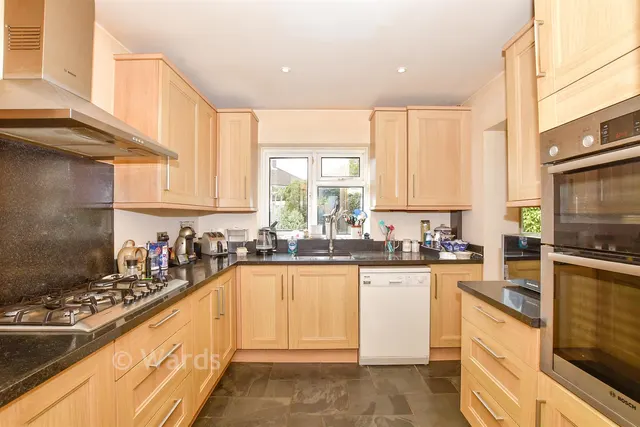 Larch Crescent, Tonbridge, TN10, photo 3