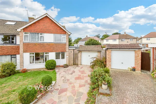 Larch Crescent, Tonbridge, TN10, photo 1