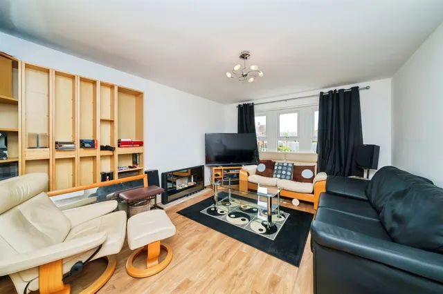Photo 3 — Twickenham Drive, Wirral