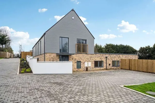 Photo 2 — Toms Lane, Kings Langley, Hertfordshire, WD4 8NA