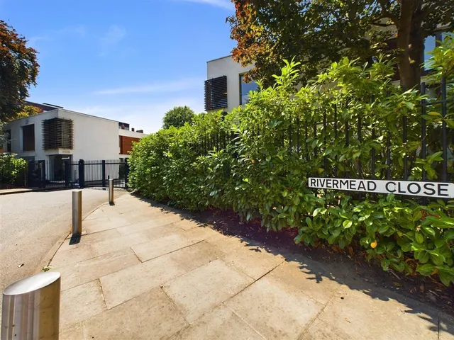 Rivermead Close, Teddington, TW11, photo 1