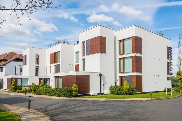 Rivermead Close, Teddington, TW11, photo 2