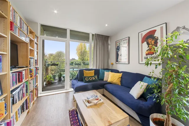 Frazer Nash Close, Isleworth, photo 3
