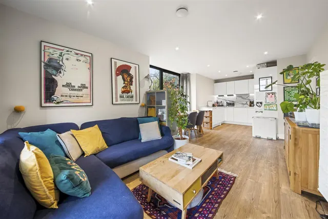 Frazer Nash Close, Isleworth, photo 2