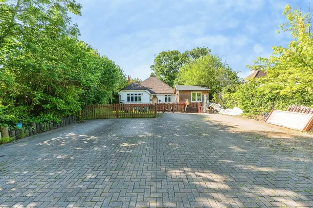 Jacobs Gutter Lane, Totton, Southampton, photo 1