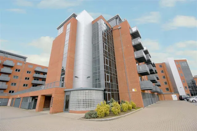 2 Chapter Way, Merton, London, Greater London, SW19 2RY, photo 1