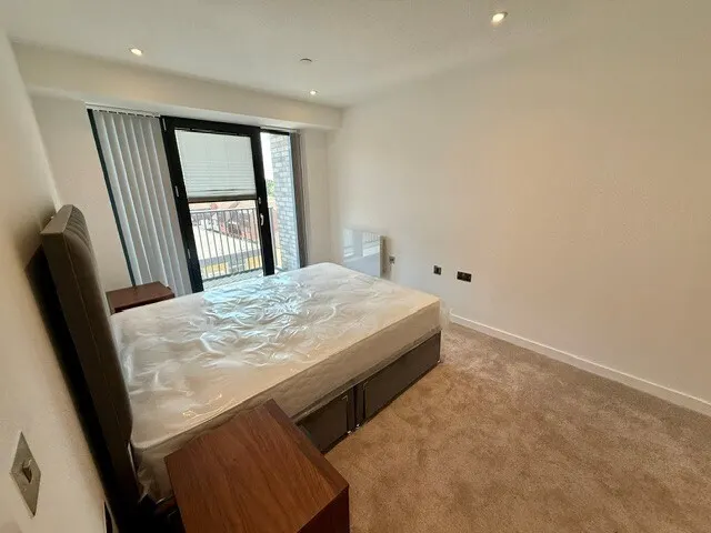 Photo 3 — Herschel Street, SLOUGH