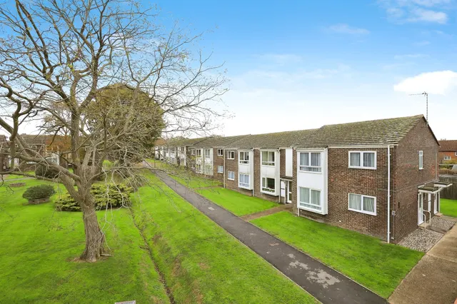 Summerfields Avenue, Hailsham, BN27, photo 1