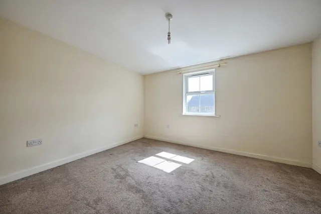 Grouse Road, SN11, photo 3