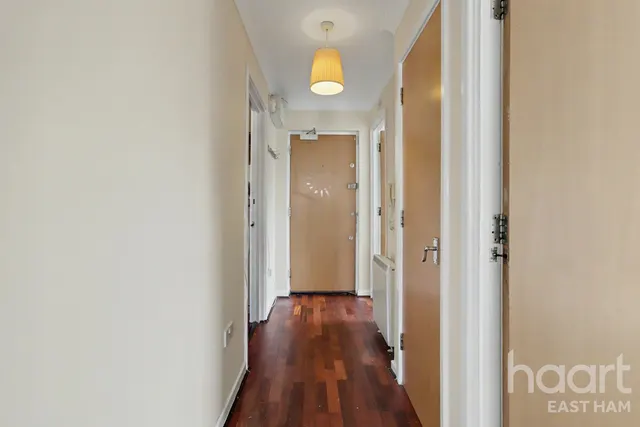 Queensberry Place, London, E12, photo 2