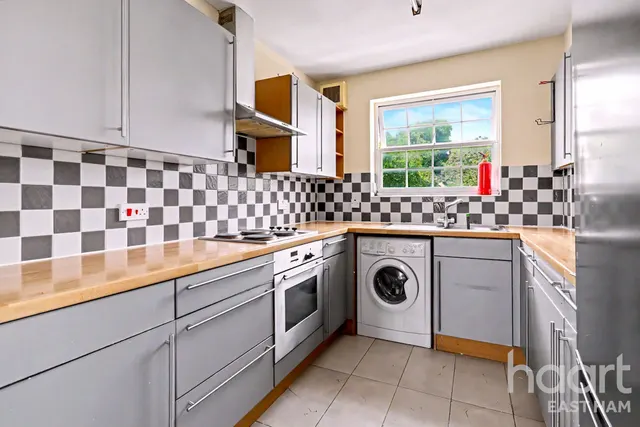Queensberry Place, London, E12, photo 3