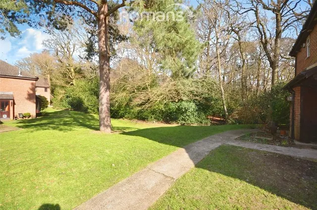 Langtons Meadow, Farnham Common, SL2, photo 3
