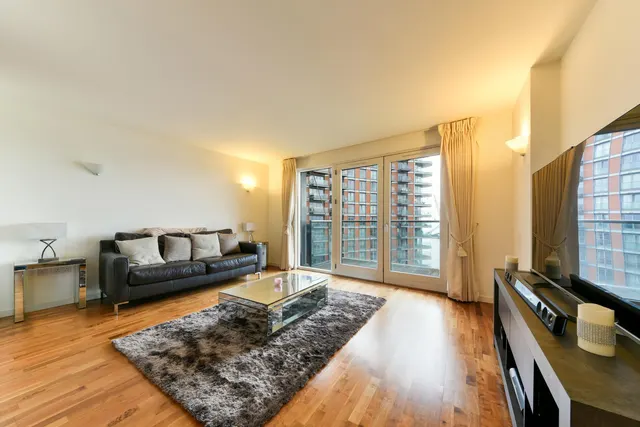 Fairmont Avenue, London, E14, photo 1