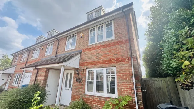 Larchfield Road, Maidenhead, SL6, photo 2