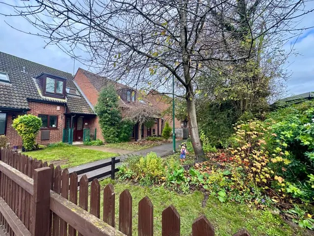 Hedge Lea, Wooburn Green HP10 0DA, photo 1
