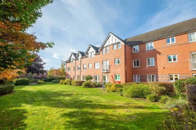 2 bedroom flat, Park Road, Ashbourne