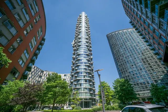 Photo 2 — Biscayne Avenue, London, E14