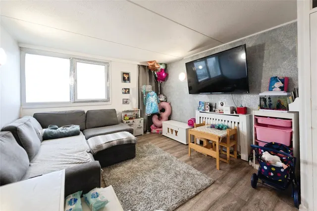Magennis Close, Gosport, PO13, photo 2