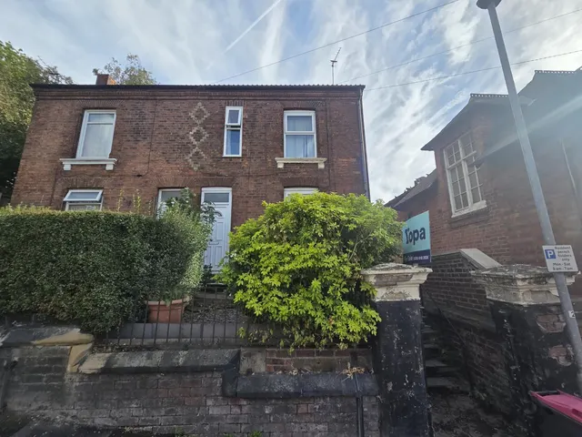 Wellgate Mount, Rotherham, S60, photo 2