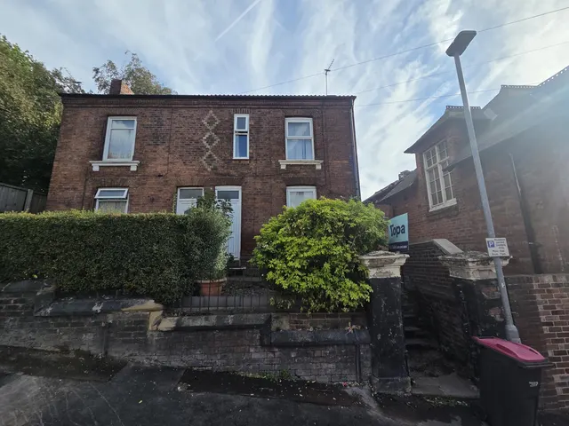 Wellgate Mount, Rotherham, S60, photo 1