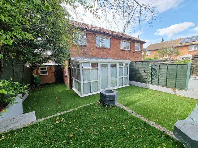 Photo 2 — Swift Close, Letchworth Garden City, Hertfordshire, SG6