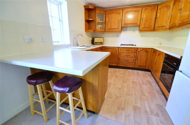 St Barnabas Court, Pound Hill, RH10, photo 2