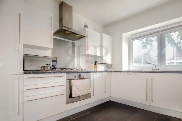 Halifield Drive, London, DA17, photo 3