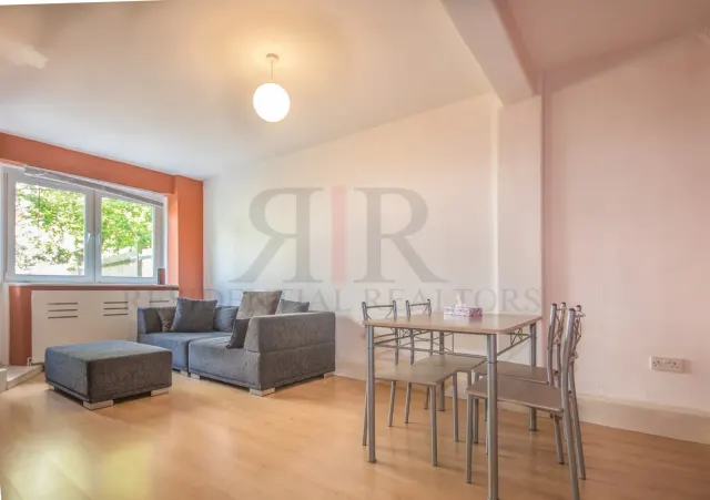 Halifield Drive, London, DA17, photo 1
