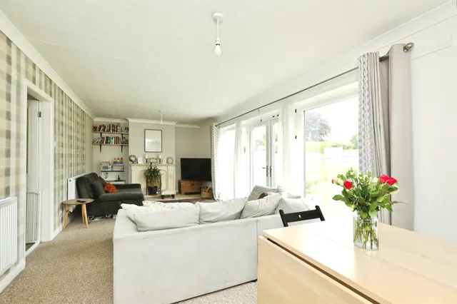 Photo 2 — Dunniwood Avenue, Bessacarr, Doncaster