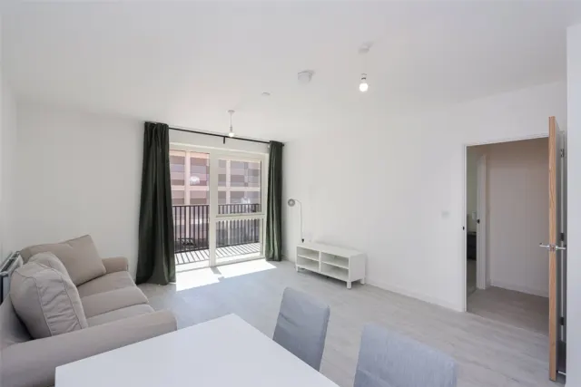 Farine Avenue, Hayes, UB3, photo 3