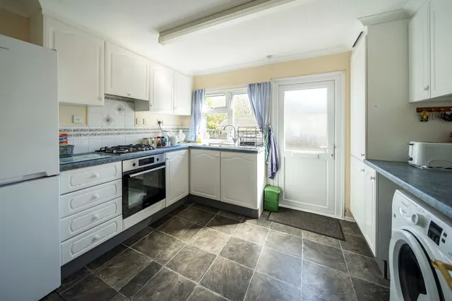 Photo 3 — Chesham Road, Wigginton, TRING
