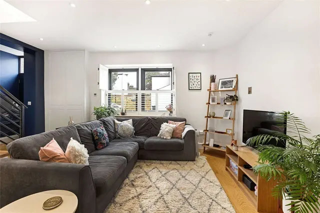 Photo 2 — Ashbourne Grove, London, W4 2JH
