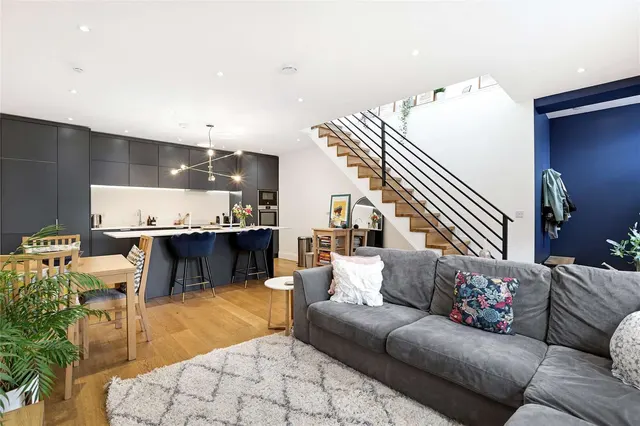 Ashbourne Grove, London, W4 2JH, photo 1