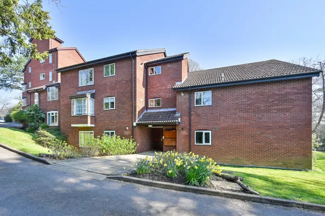 15 Bermuda House, Mount Park Road, Harrow, photo 1
