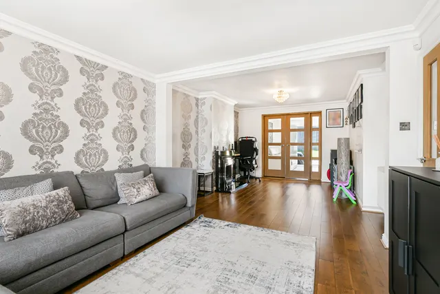 Wavendene Avenue, Egham, TW20, photo 3
