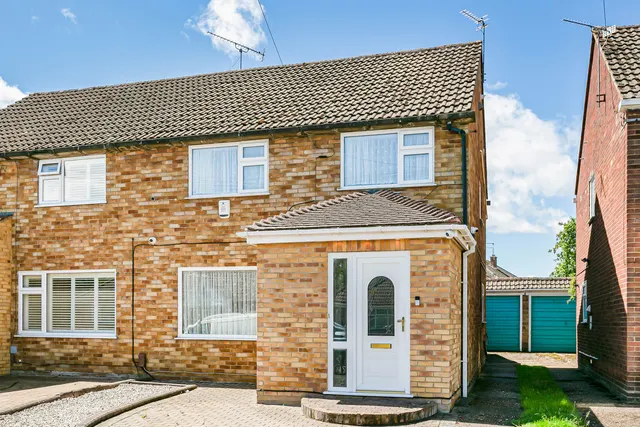 Wavendene Avenue, Egham, TW20, photo 1