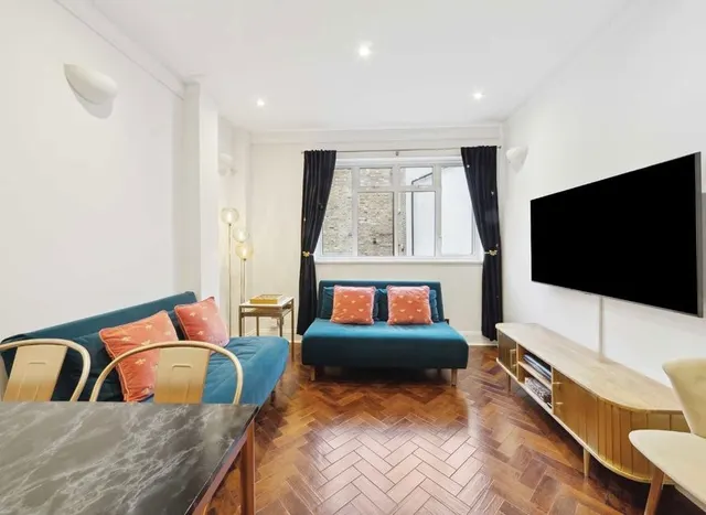 Photo 2 — Elystan Place, Chelsea, SW3