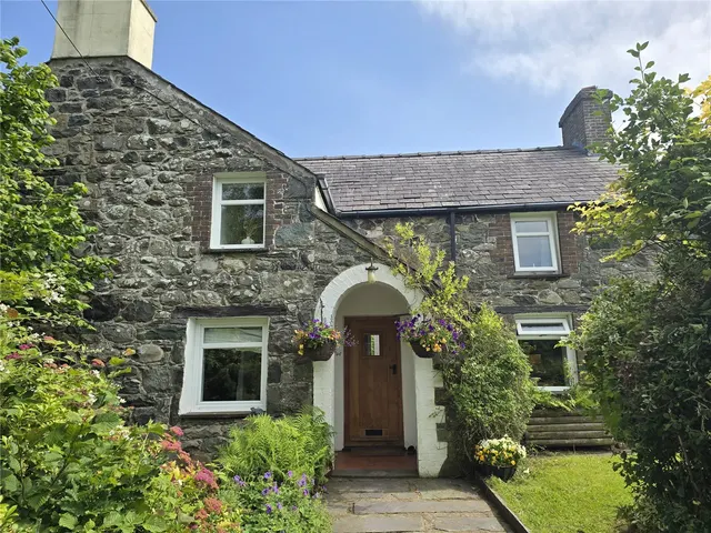 Groeslon, Caernarfon, LL54, photo 1