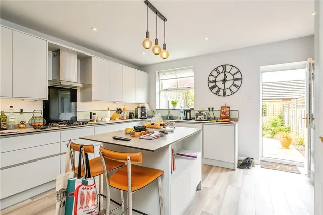 King George Gardens, Chichester, PO19, photo 2