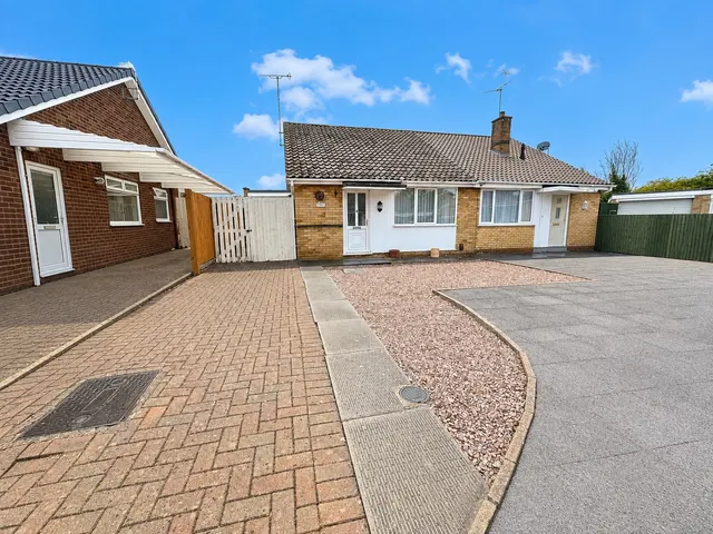 Yarwell Close, Orton Longueville, PE2, photo 1