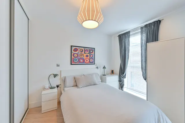 Photo 3 — Flat 10, 4 Stockwell Park Walk, London