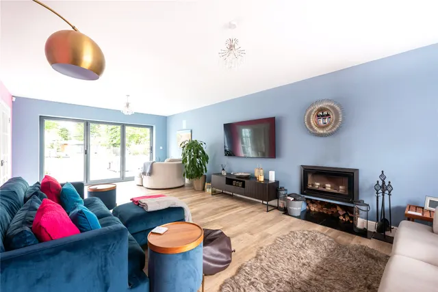 Theydon Avenue, Woburn Sands, MK17, photo 2