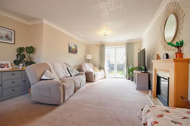 Photo 2 — Carlton Avenue, Hornsea