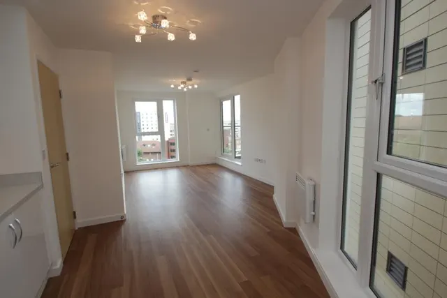 Guildford Road, Woking, GU22, photo 2