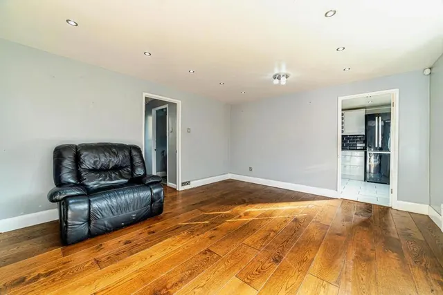 Sycamore Way, Basingstoke, RG23, photo 2