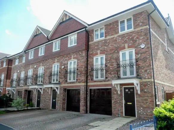 Abbeydale Close; Cheadle Hulme; SK8, photo 1